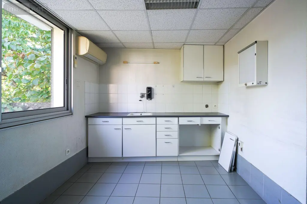 Divers a vendre Mâcon 71000 Saône-et-Loire 71 280 m2 367500 euros 13779/1005 004