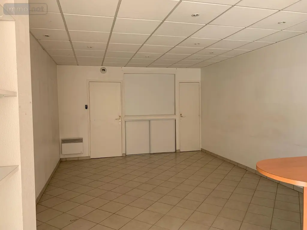 Location fonds et murs commerciaux Saint-Gilles 35590 Ille-et-Vilaine 35 47 m2 2 pièces 735 euros 050/165 010