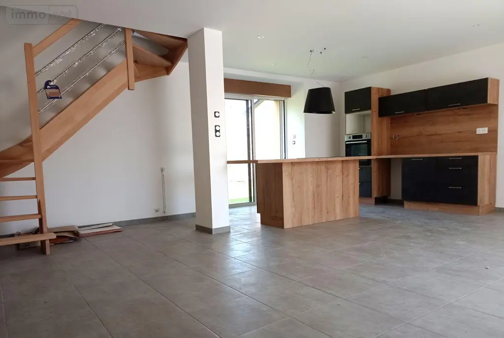Location maison Amanlis 35150 Ille-et-Vilaine 35 120 m2 1050 euros 11793/22 005