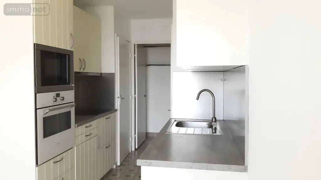 Appartement a vendre Rennes 35000 Ille-et-Vilaine 35 69 m2 3 pièces 166300 euros 010/2272 C 005