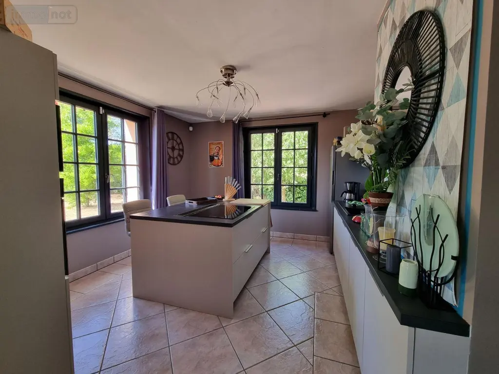 Propriete a vendre Montaiguët-en-Forez 03130 Allier 03 302 m2 8 pièces 550000 euros 20371 008