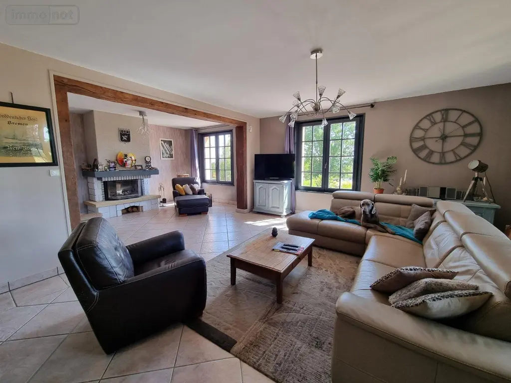 Propriete a vendre Montaiguët-en-Forez 03130 Allier 03 302 m2 8 pièces 550000 euros 20371 006