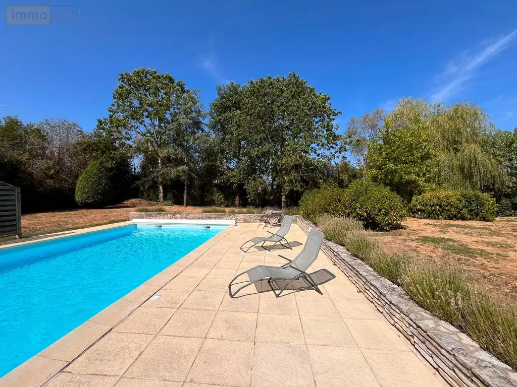 Propriete a vendre Montaiguët-en-Forez 03130 Allier 03 302 m2 8 pièces 550000 euros 20371 005