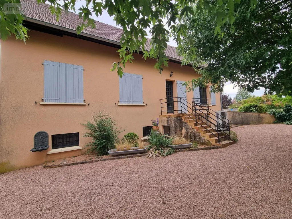 Propriete a vendre Montaiguët-en-Forez 03130 Allier 03 302 m2 8 pièces 550000 euros 20371 021