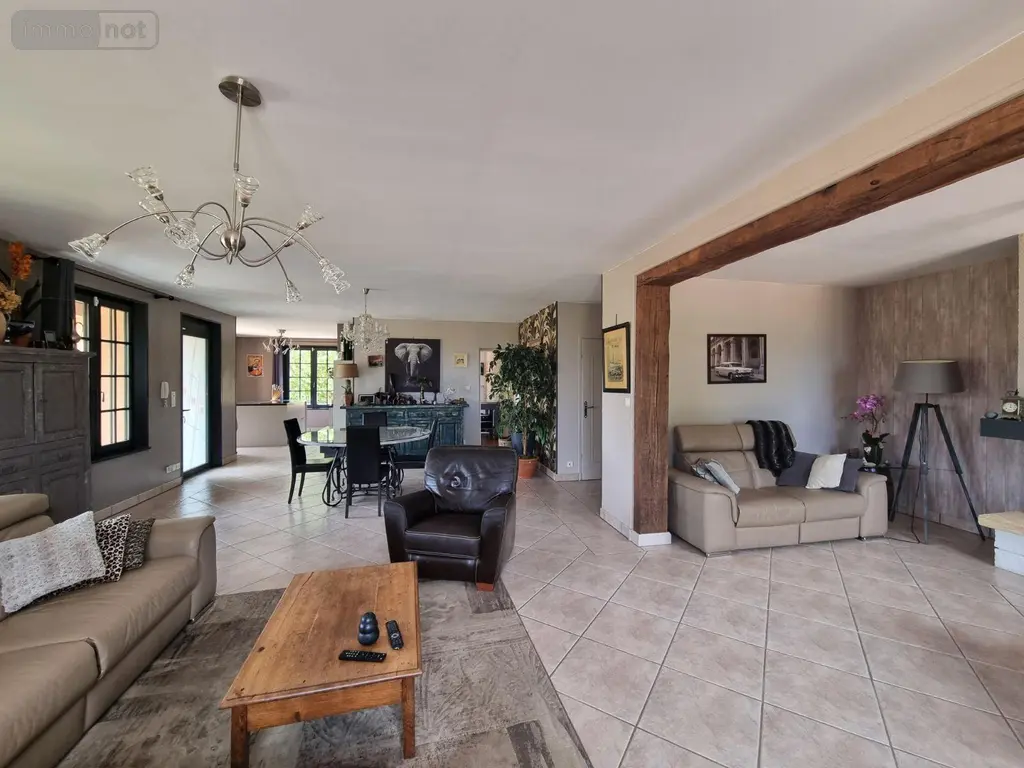 Propriete a vendre Montaiguët-en-Forez 03130 Allier 03 302 m2 8 pièces 550000 euros 20371 007