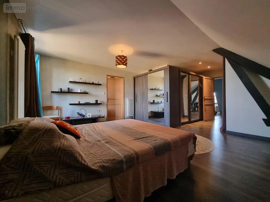 Propriete a vendre Montaiguët-en-Forez 03130 Allier 03 302 m2 8 pièces 550000 euros 20371 015