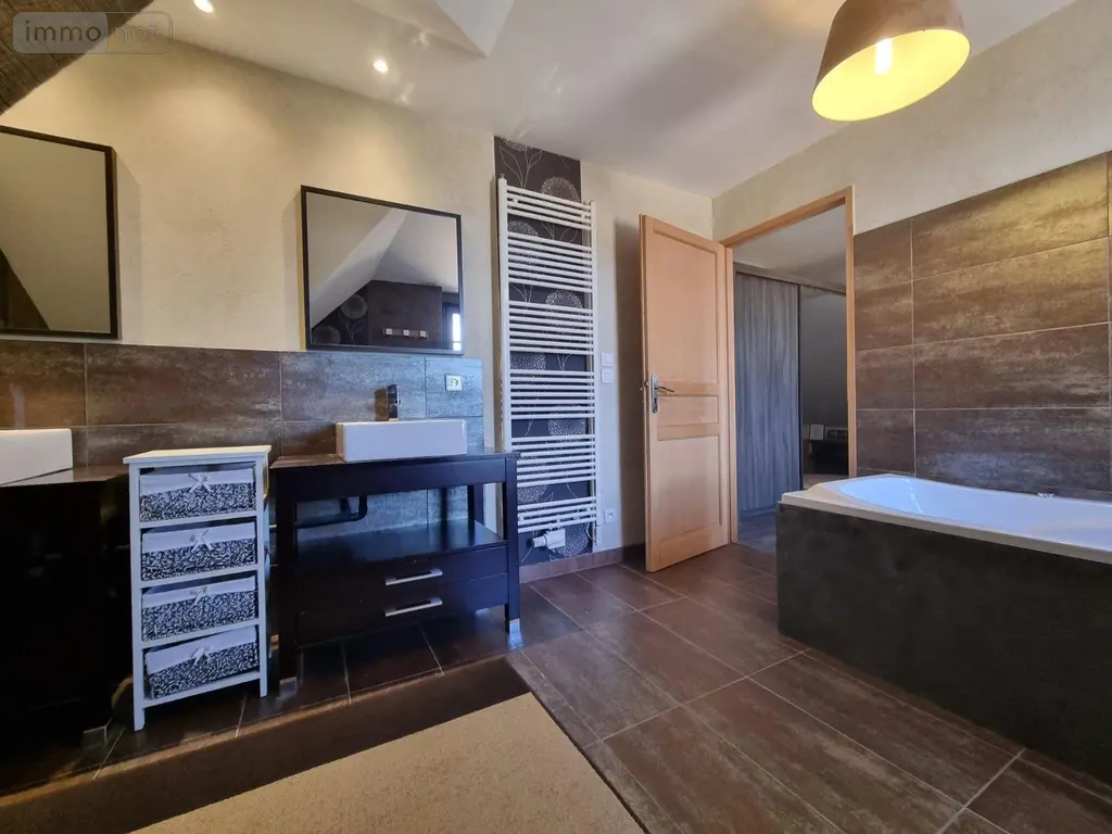 Propriete a vendre Montaiguët-en-Forez 03130 Allier 03 302 m2 8 pièces 550000 euros 20371 016