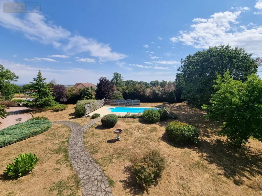 Propriete a vendre Montaiguët-en-Forez 03130 Allier 03 302 m2 8 pièces 550000 euros 20371 022