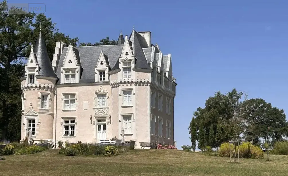 Propriete a vendre Genillé 37460 Indre-et-Loire 37 323 m2 11 pièces 1600000 euros 12101/1358 017