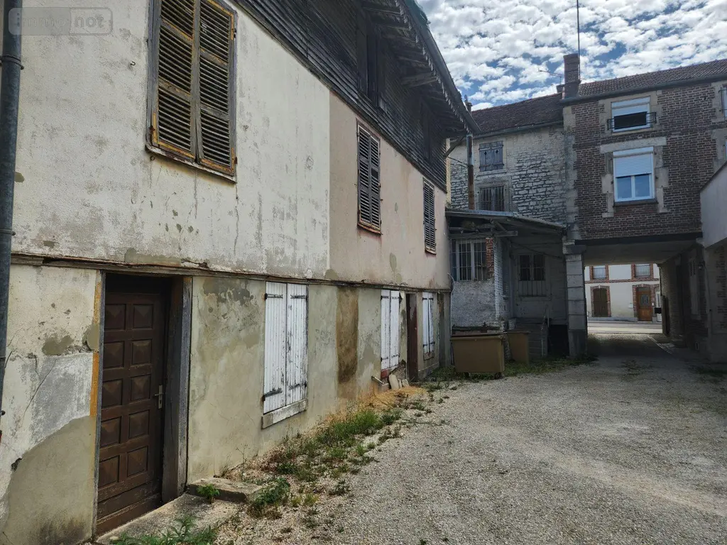Immeuble de rapport a vendre Bar-sur-Aube 10200 Aube 10 530 m2 10 pièces 35000 euros 10379/670 020