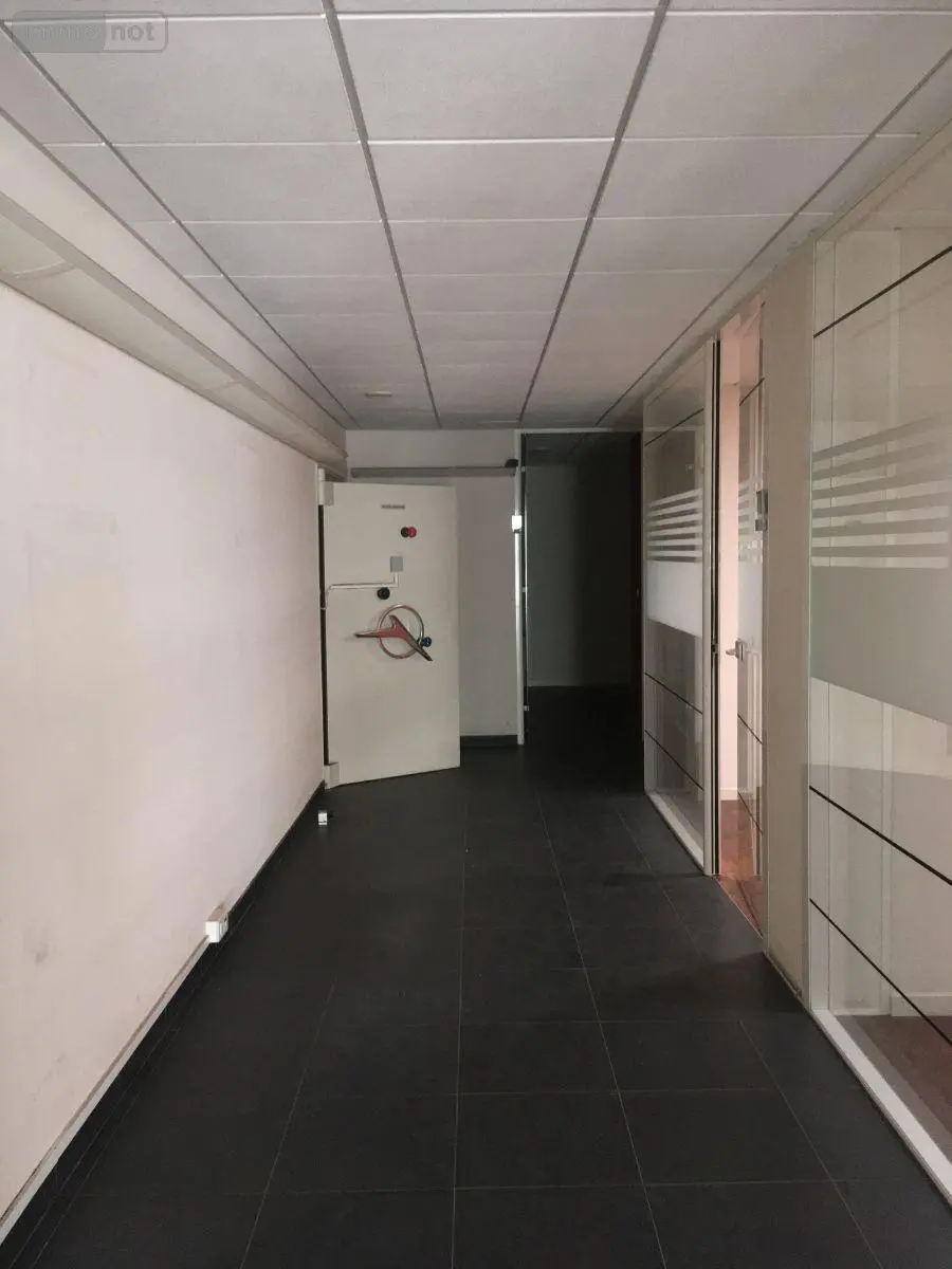 Location fonds et murs commerciaux Bergues 59380 Nord 59 150 m2 1600 euros M1633 005