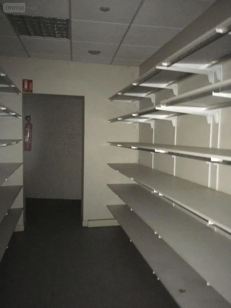 Location fonds et murs commerciaux Bergues 59380 Nord 59 150 m2 1600 euros M1633 011