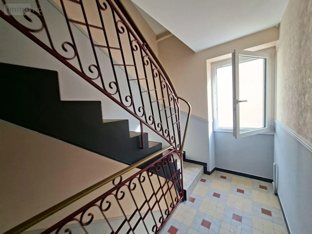Immeuble de rapport a vendre Vesoul 70000 Haute-Saône 70 229 m2 10 pièces 238200 euros 70003-335 003