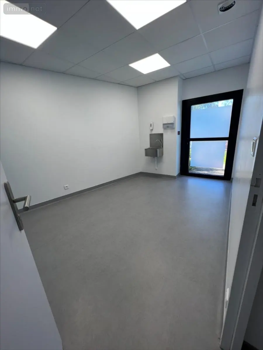 Fonds et murs commerciaux a vendre Châteaulin 29150 Finistère 29 144 m2 10 pièces 496800 euros 29060-1066916 003