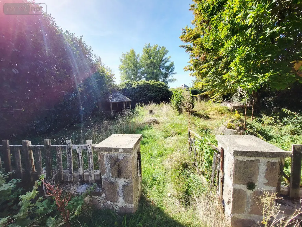 Immeuble de rapport a vendre Ussel 19200 Corrèze 19 449 m2 157500 euros UM 1323 008