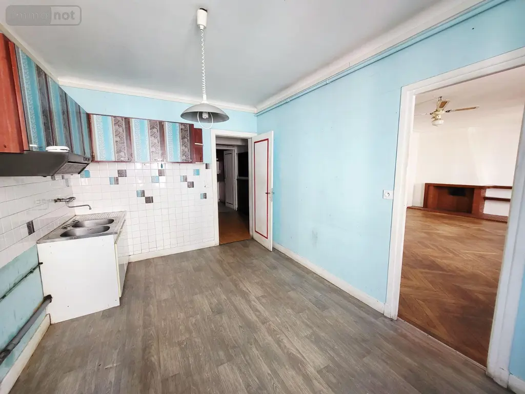 Immeuble de rapport a vendre Ussel 19200 Corrèze 19 449 m2 157500 euros UM 1323 011