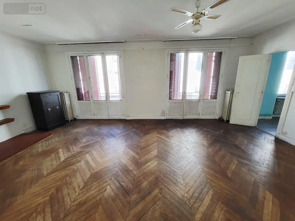 Immeuble de rapport a vendre Ussel 19200 Corrèze 19 449 m2 157500 euros UM 1323 010