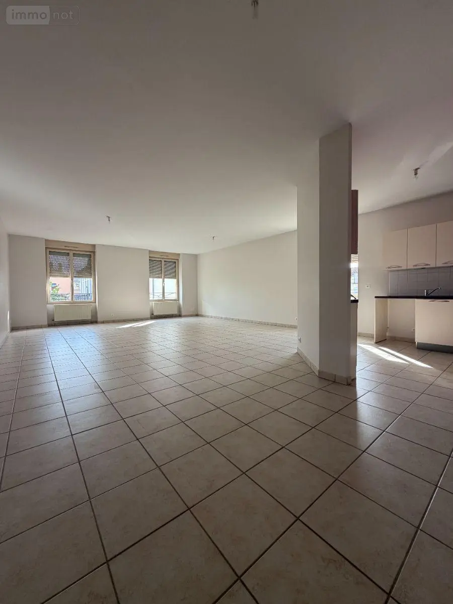 Location appartement Mâcon 71000 Saône-et-Loire 71 117 m2 5 pièces 890 euros LC 524 005