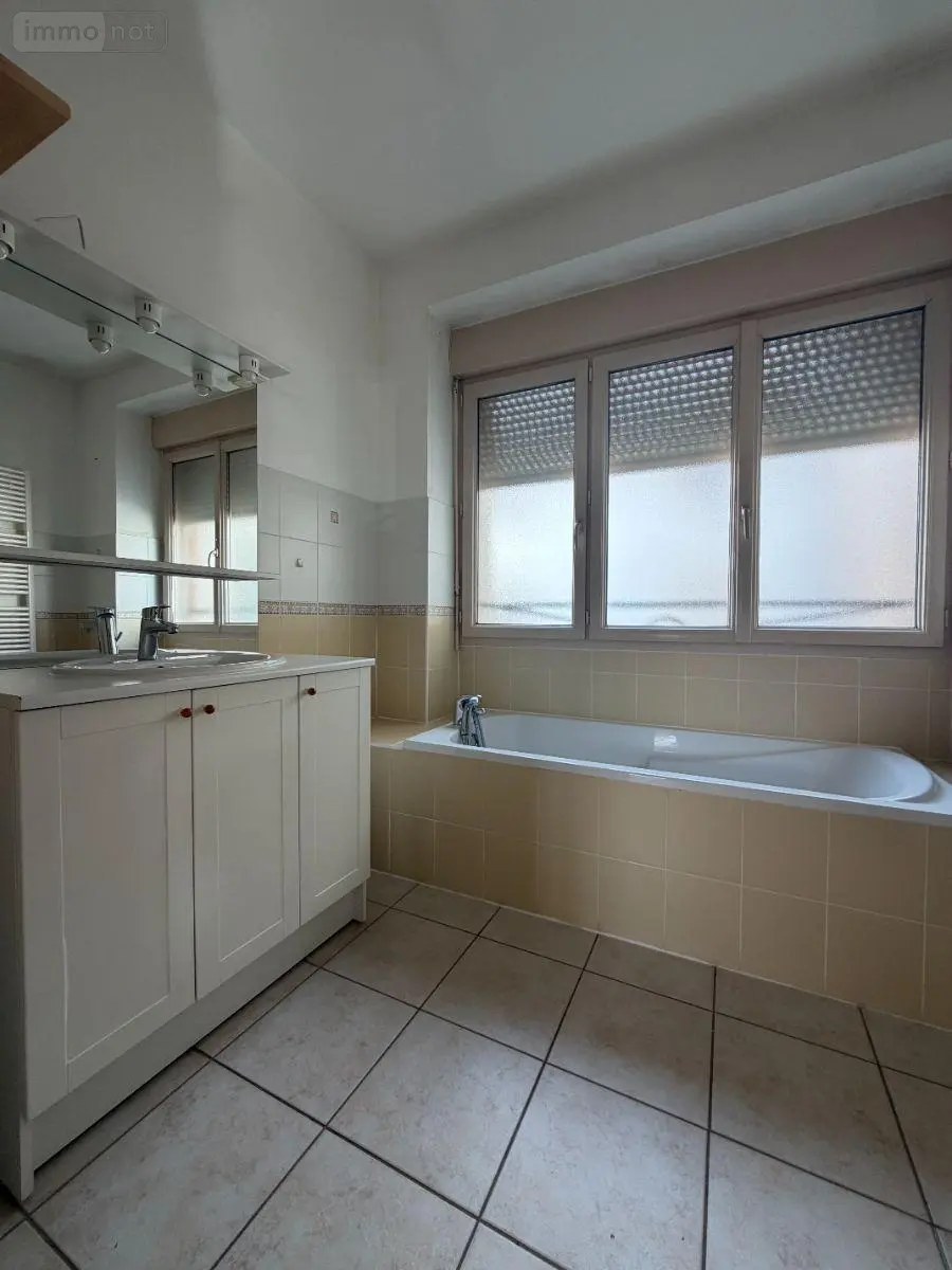 Location appartement Mâcon 71000 Saône-et-Loire 71 117 m2 5 pièces 890 euros LC 524 010