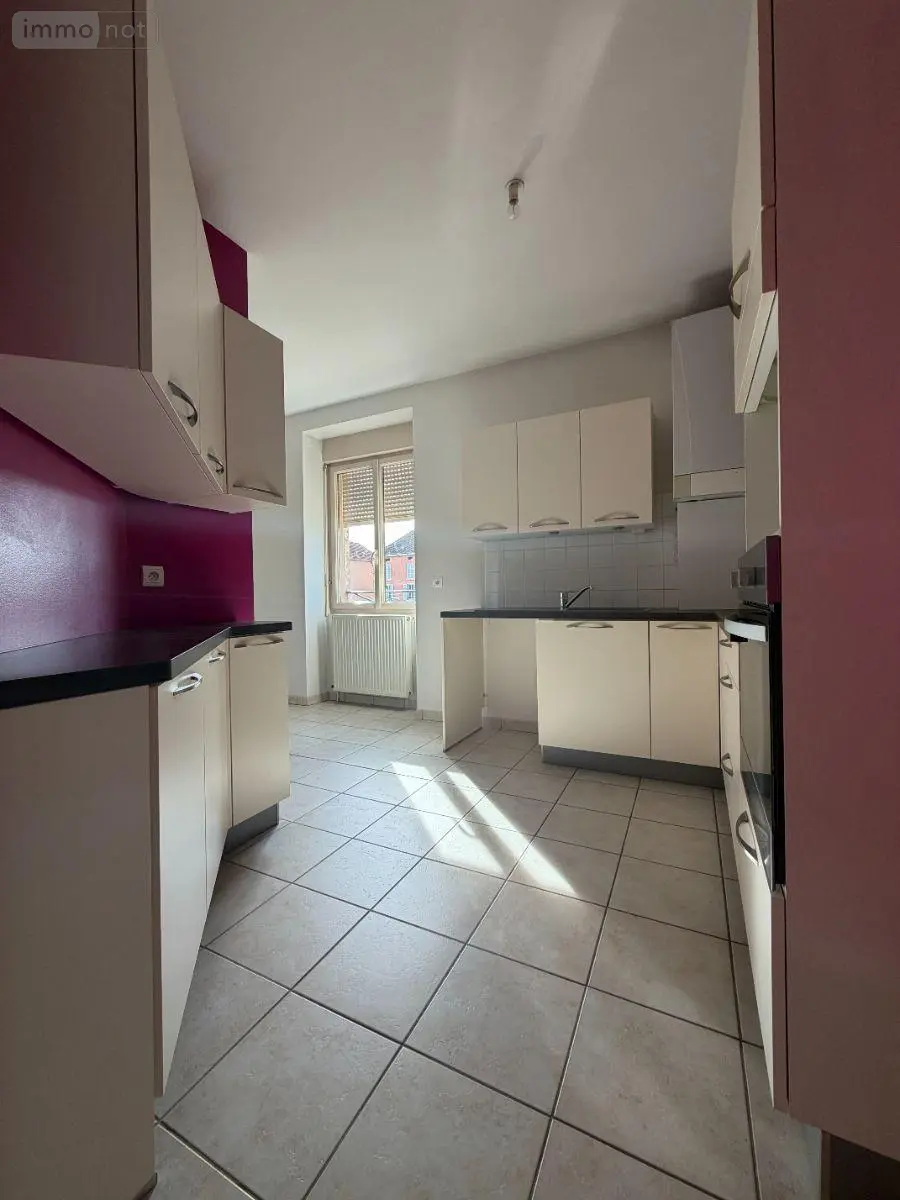 Location appartement Mâcon 71000 Saône-et-Loire 71 117 m2 5 pièces 890 euros LC 524 004