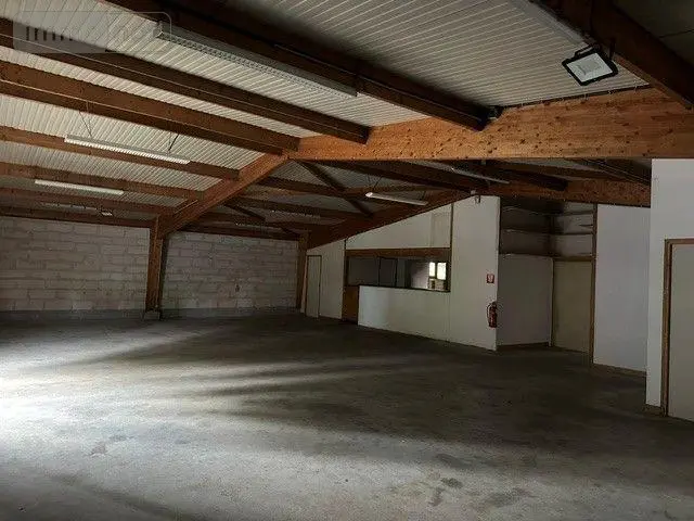 Fonds et murs commerciaux a vendre Londinières 76660 Seine-Maritime 76 209000 euros H657 004