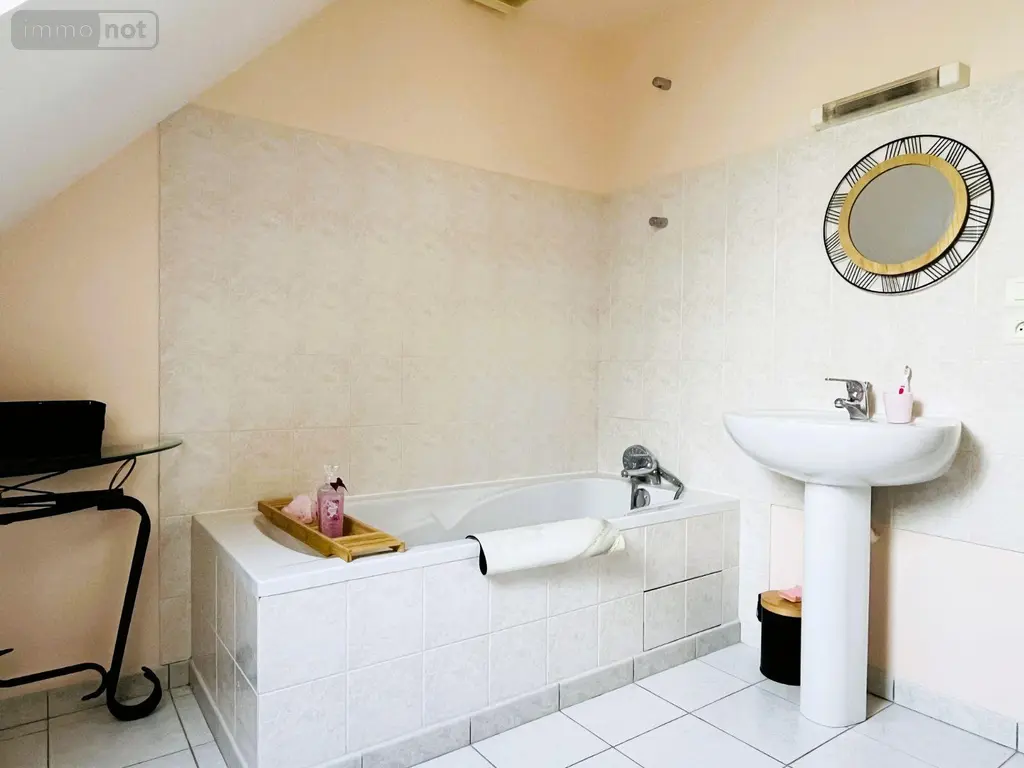 Maison a vendre Saint-Martin-des-Champs 50300 Manche 50 106 m2 5 pièces 209996 euros 12547/411 010