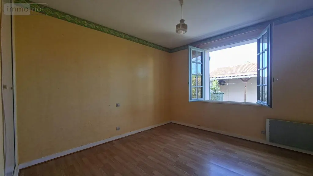 Maison a vendre Nueil-les-Aubiers 79250 Deux-Sèvres 79 89 m2 4 pièces 168800 euros AGM 103* 007