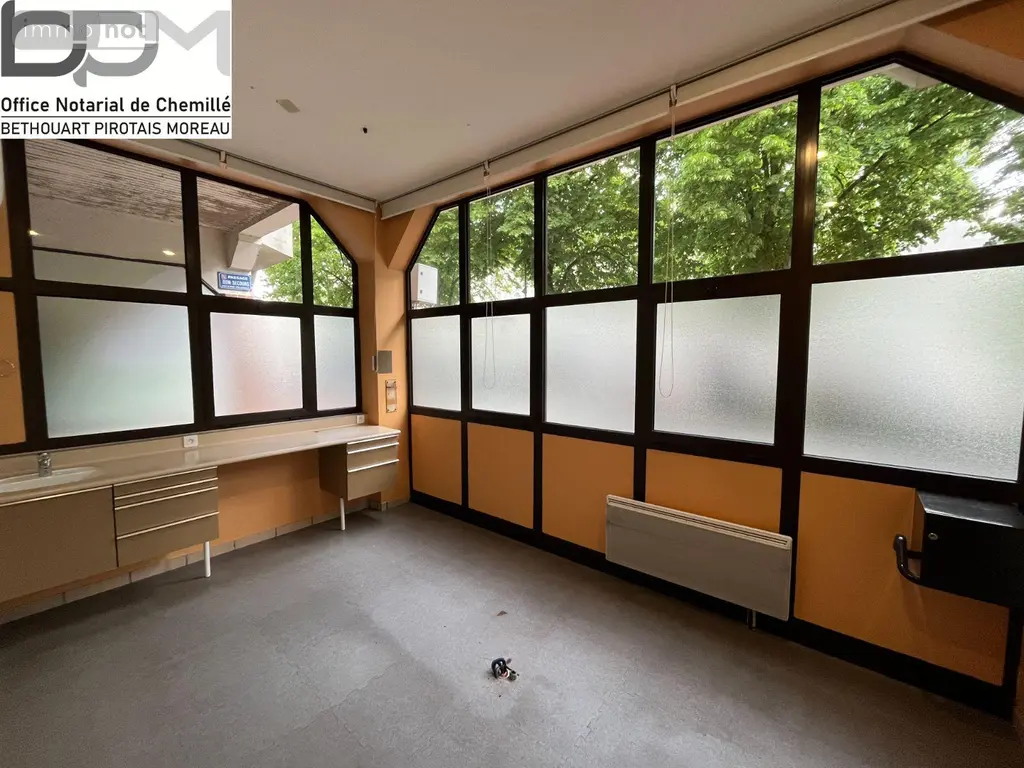 Fonds et murs commerciaux a vendre Chemillé-en-Anjou 49120 Maine-et-Loire 49 172 m2 260000 euros 49062/836 016