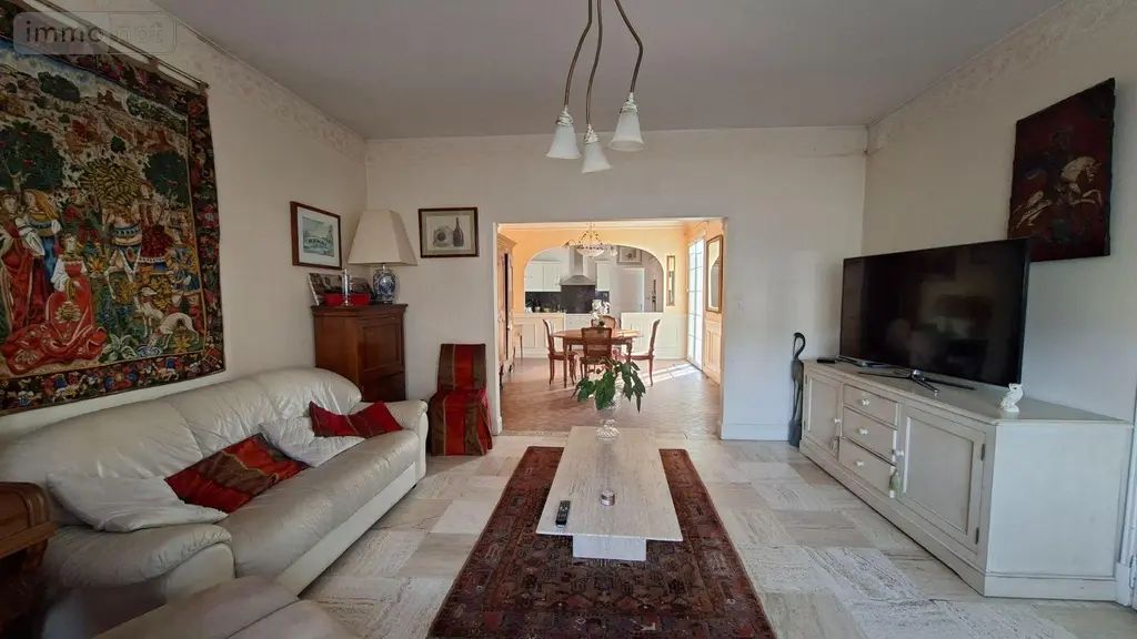 Propriete a vendre Nueil-les-Aubiers 79250 Deux-Sèvres 79 193 m2 10 pièces 271700 euros AGM 105* 003