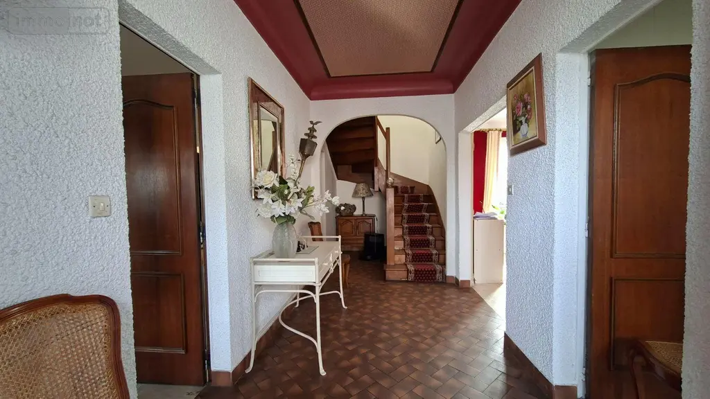 Propriete a vendre Nueil-les-Aubiers 79250 Deux-Sèvres 79 193 m2 10 pièces 271700 euros AGM 105* 002