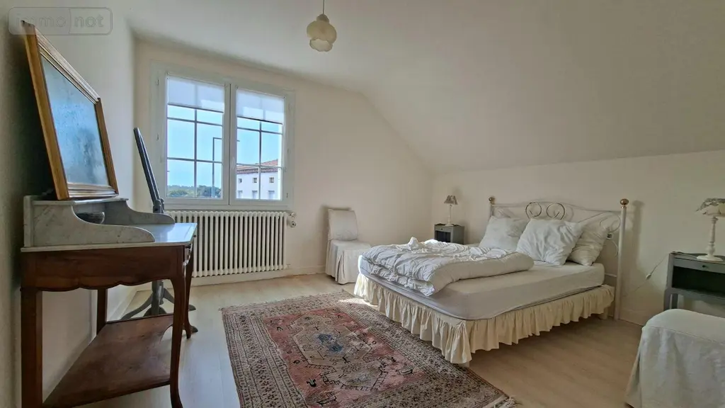 Propriete a vendre Nueil-les-Aubiers 79250 Deux-Sèvres 79 193 m2 10 pièces 271700 euros AGM 105* 012