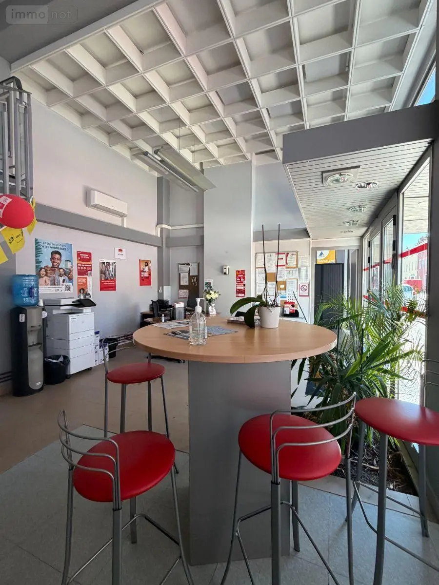 Location fonds et murs commerciaux Mâcon 71000 Saône-et-Loire 71 113 m2 3 pièces 1380 euros LC 525 002