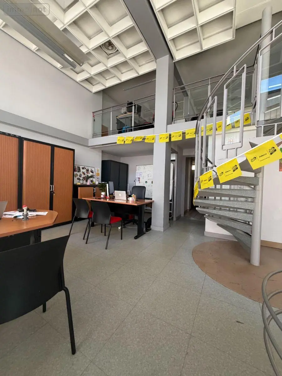 Location fonds et murs commerciaux Mâcon 71000 Saône-et-Loire 71 113 m2 3 pièces 1380 euros LC 525 004
