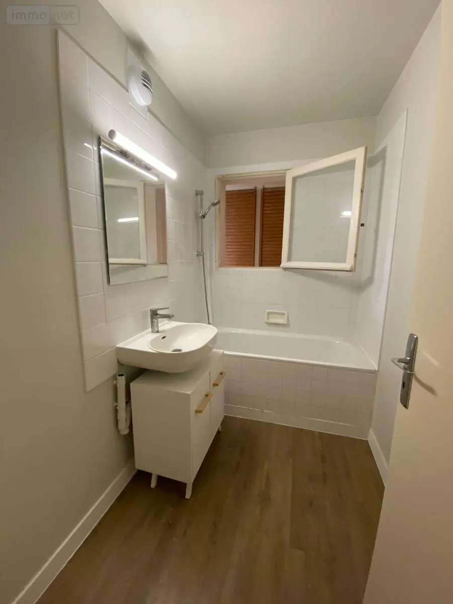 Location appartement Rennes 35000 Ille-et-Vilaine 35 70 m2 885 euros 11803/2467 006