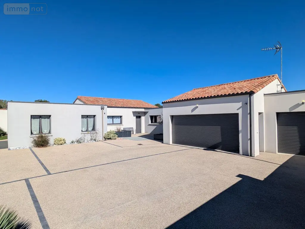 Maison a vendre Rochetrejoux 85510 Vendée 85 165 m2 8 pièces 454500 euros 85013-1090098 003