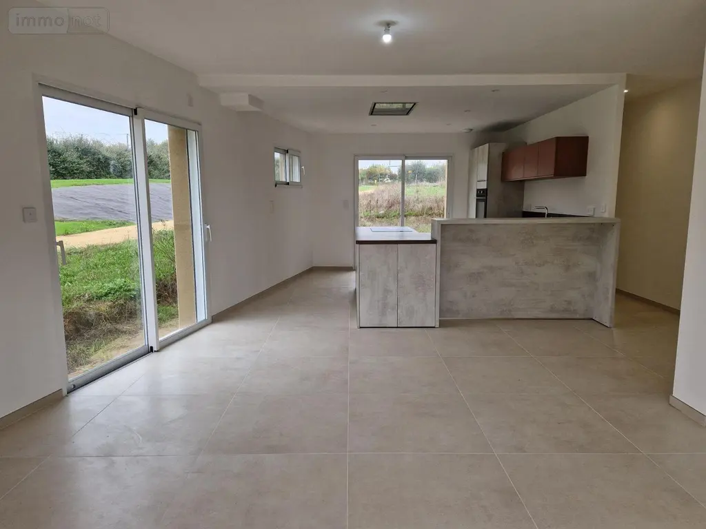 Location maison Châteaugiron 35410 Ille-et-Vilaine 35 143 m2 5 pièces 1300 euros 11793/28 004