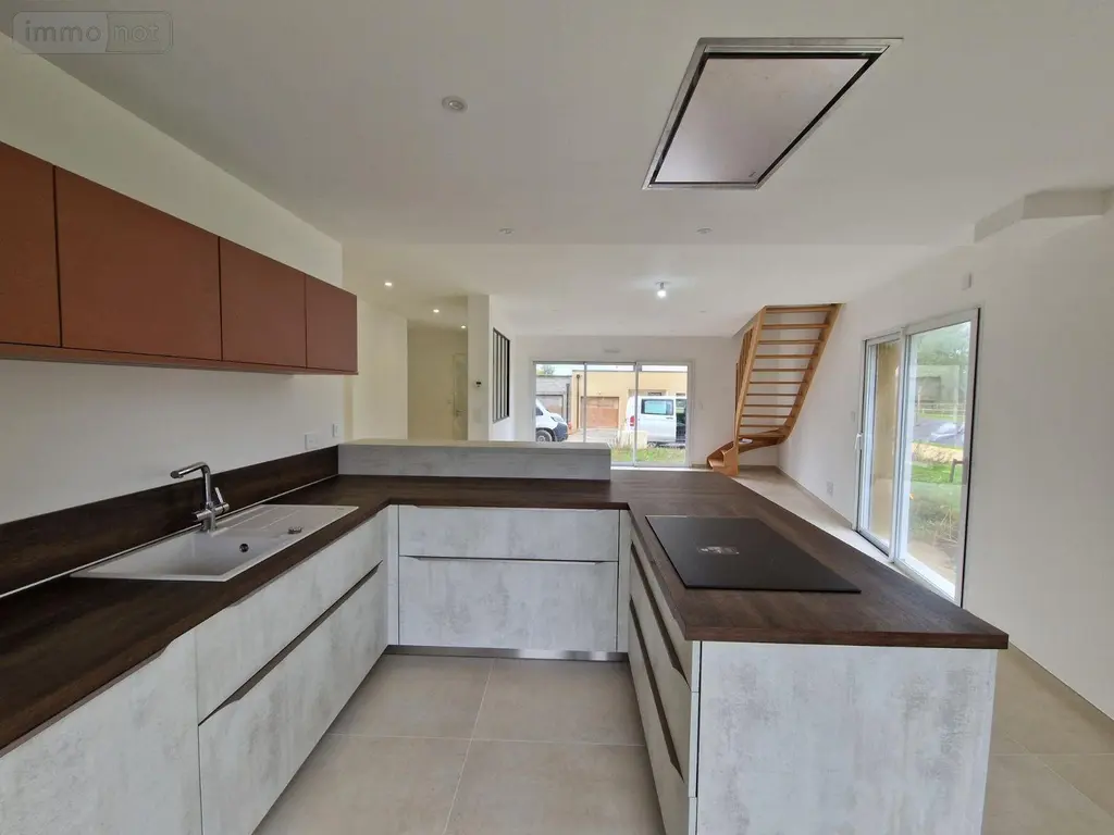 Location maison Châteaugiron 35410 Ille-et-Vilaine 35 143 m2 5 pièces 1300 euros 11793/28 007