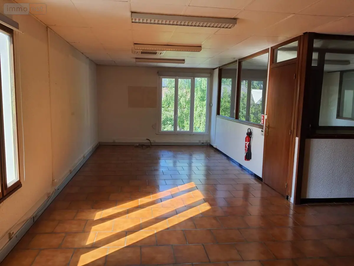 Location fonds et murs commerciaux Guise 02120 Aisne 02 200 m2 900 euros 087/2683 001