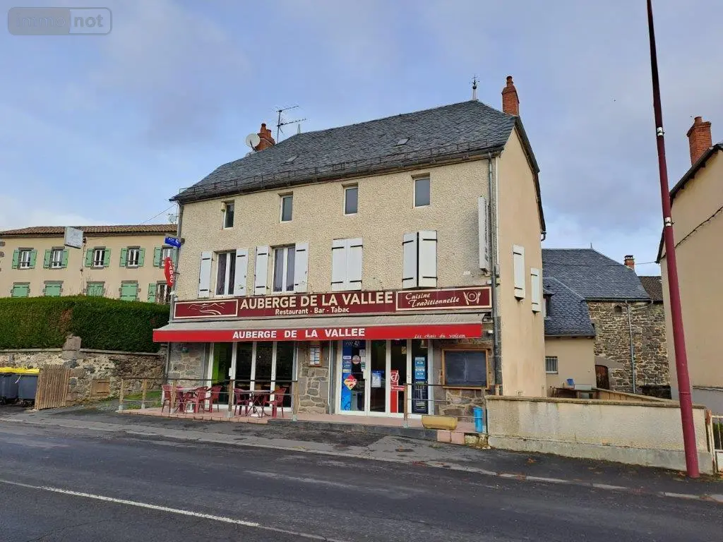Fonds et murs commerciaux a vendre Roffiac 15100 Cantal 15 218 m2 439900 euros 044/1108 001