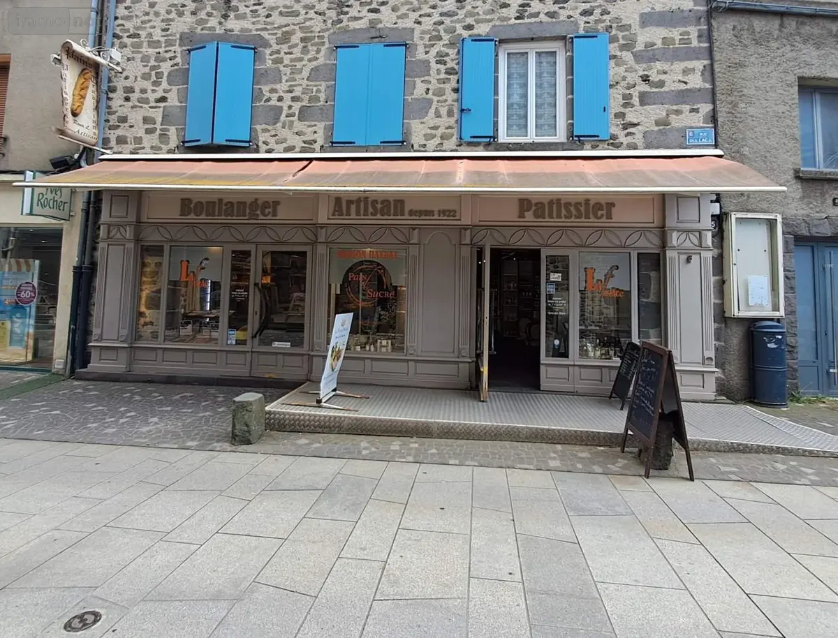 Fonds et murs commerciaux a vendre Saint-Flour 15100 Cantal 15 90 m2 3 pièces 339200 euros 044/1267 001