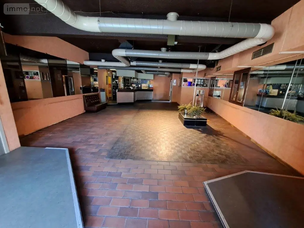 Location fonds et murs commerciaux Saint-Flour 15100 Cantal 15 124 m2 2 pièces 1000 euros 044/641 001