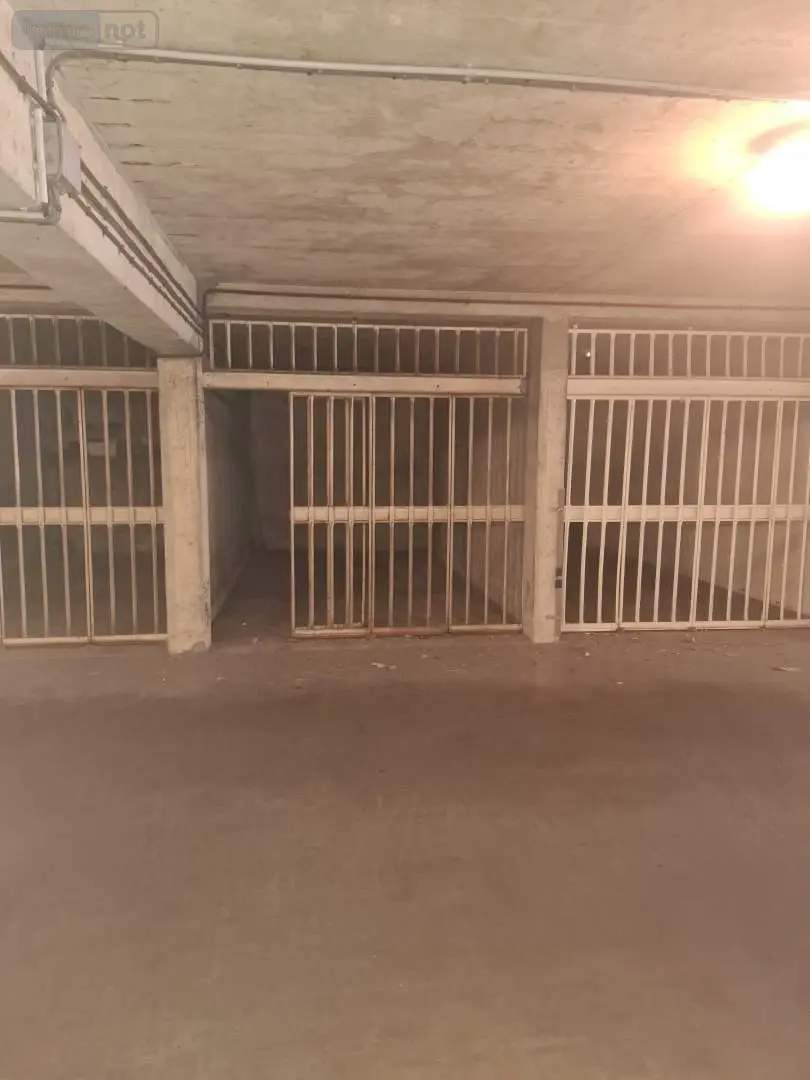 Garage et parking a vendre Rennes 35000 Ille-et-Vilaine 35 1 pièce 24000 euros 006/2204 001