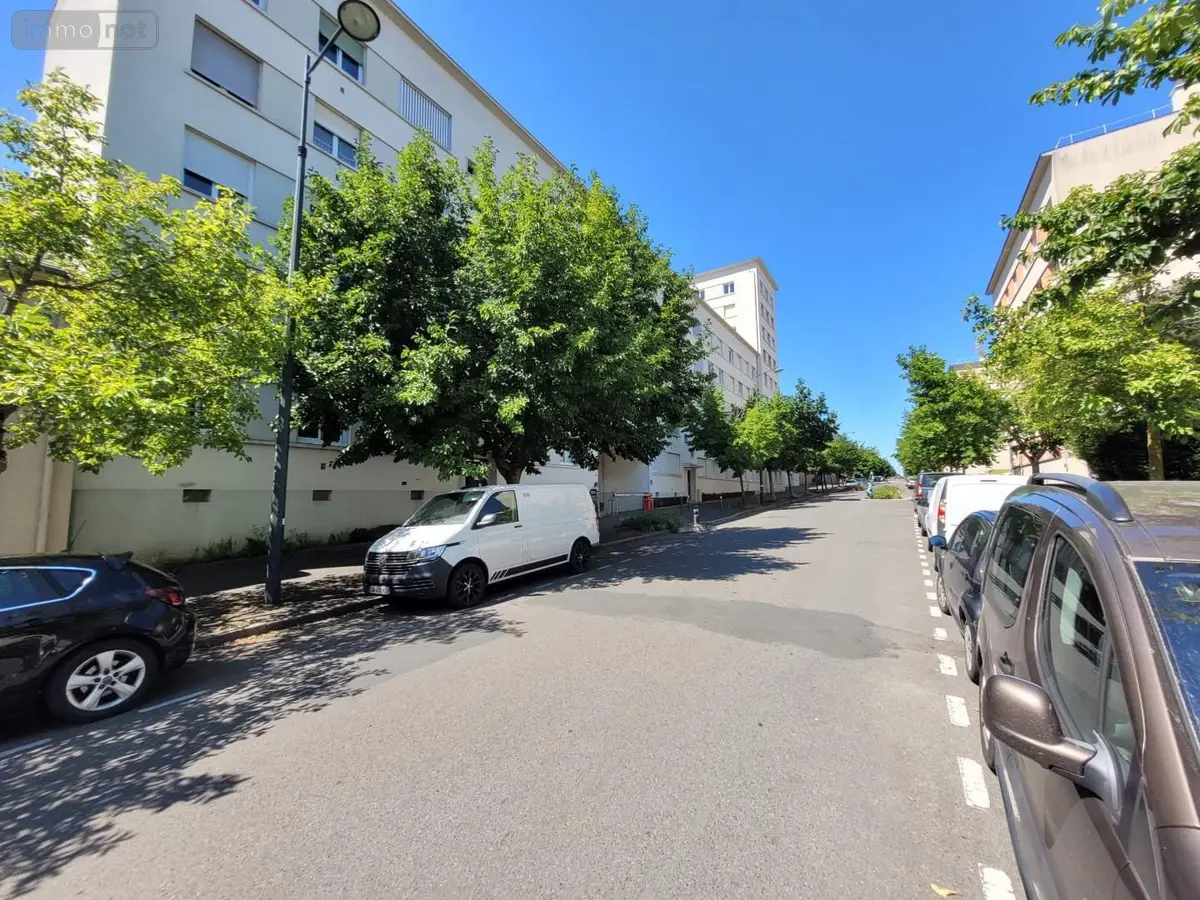 Appartement a vendre Rennes 35000 Ille-et-Vilaine 35 56 m2 3 pièces 192950 euros 019/5608 JLLA 001