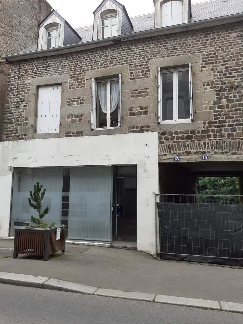 Immeuble de rapport a vendre Fougères 35300 Ille-et-Vilaine 35 242 m2 10 pièces 317078 euros 037/1643 001