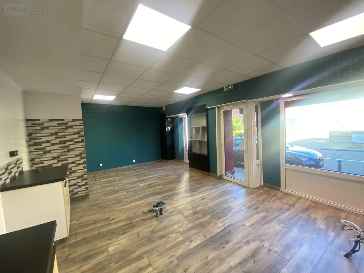 Location fonds et murs commerciaux Saint-Méen-le-Grand 35290 Ille-et-Vilaine 35 100 m2 750 euros 133/1611 001