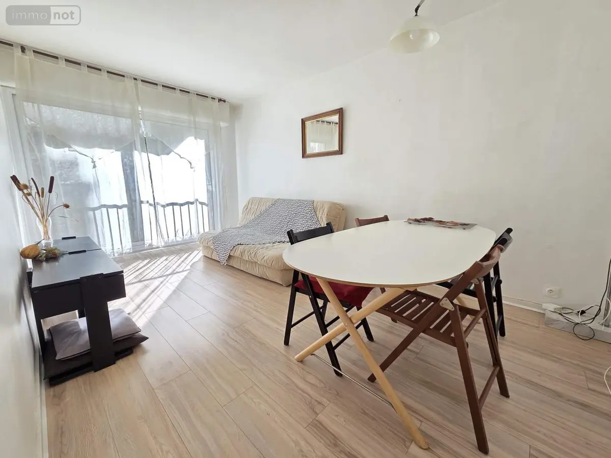 Location appartement Tours 37000 Indre-et-Loire 37 43 m2 2 pièces 650 euros 001/2465 001