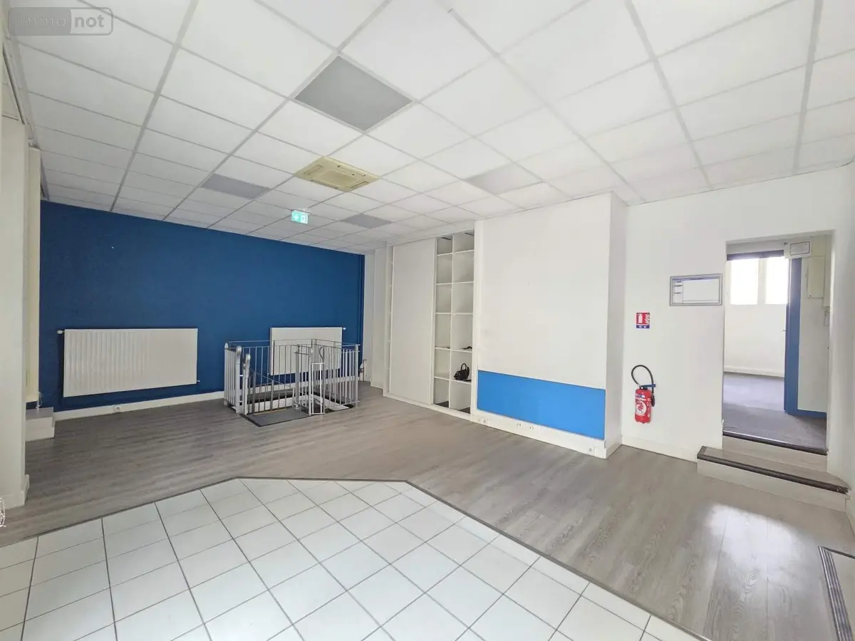 Location fonds et murs commerciaux Tours 37000 Indre-et-Loire 37 125 m2 5 pièces 1526 euros 001/2492 001
