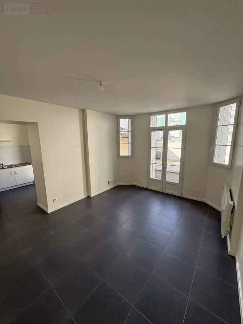 Location appartement Saint-Pierre-des-Corps 37700 Indre-et-Loire 37 41 m2 2 pièces 595 euros 005/2070 001
