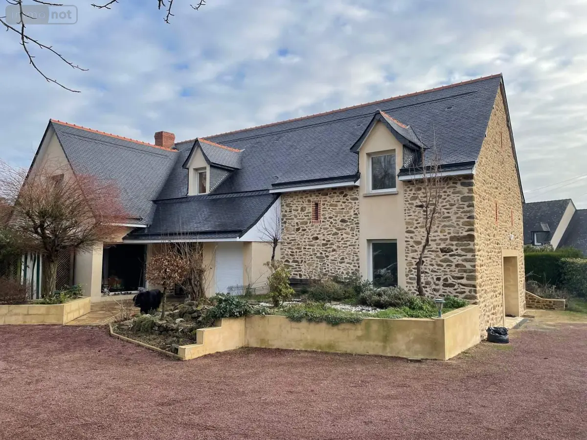 Maison a vendre Saint-Baudelle 53100 Mayenne 53 230 m2 8 pièces 434700 euros 046/880 001