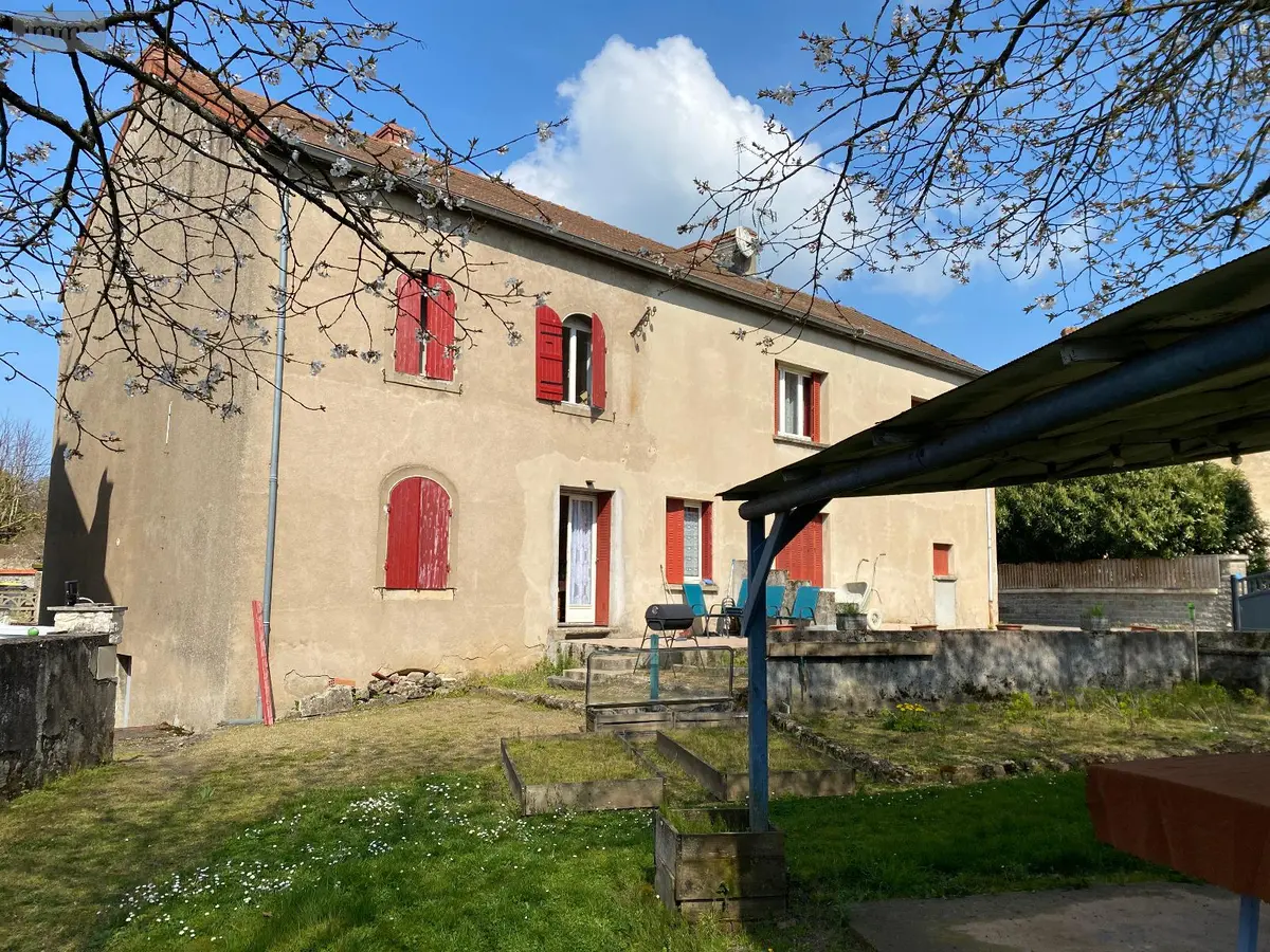 Immeuble de rapport a vendre Génelard 71420 Saône-et-Loire 71 279 m2 136840 euros IM-E-CA 001